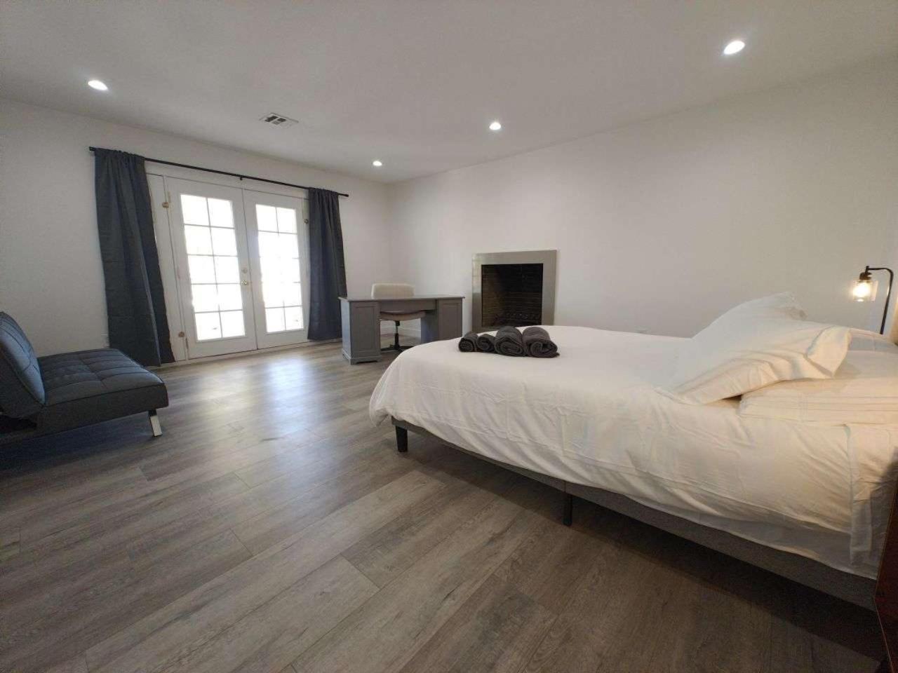 The Strip Is Just Around The Corner! Newly Renovated Luxury Modern Minimalist Villa With Large Pool! Las Vegas Bagian luar foto
