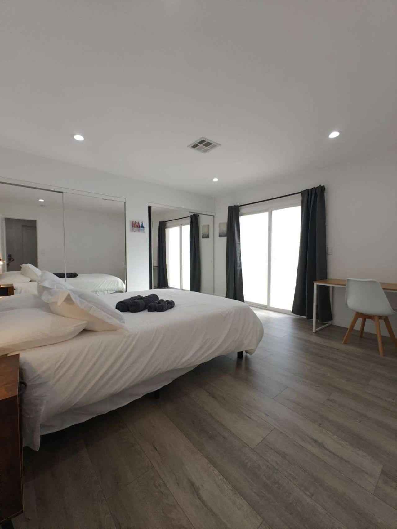 The Strip Is Just Around The Corner! Newly Renovated Luxury Modern Minimalist Villa With Large Pool! Las Vegas Bagian luar foto
