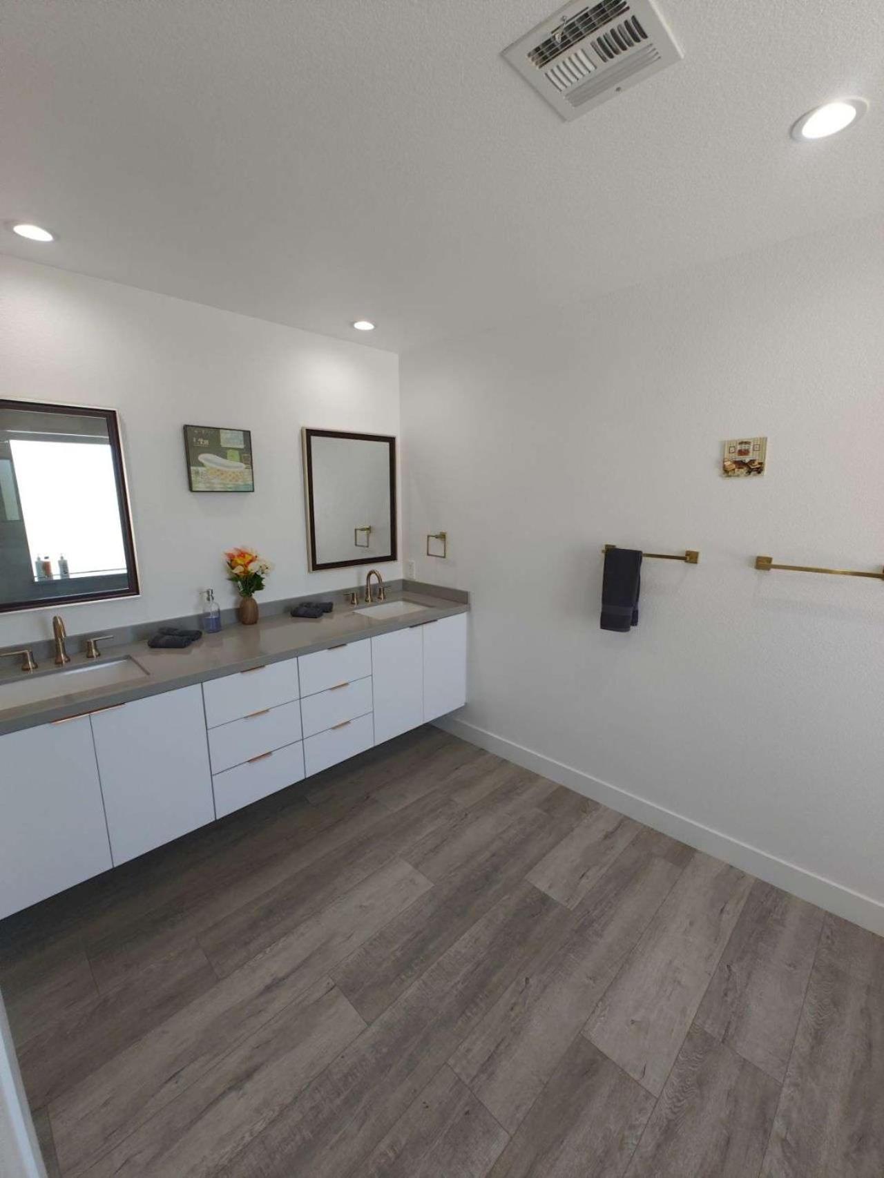 The Strip Is Just Around The Corner! Newly Renovated Luxury Modern Minimalist Villa With Large Pool! Las Vegas Bagian luar foto