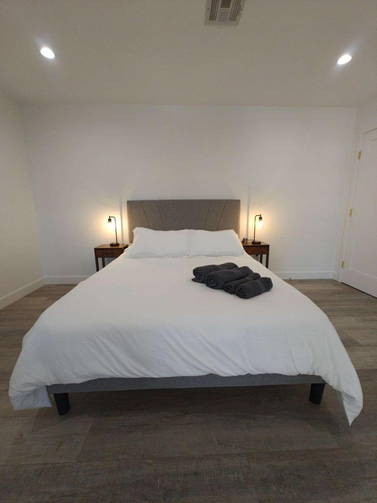 The Strip Is Just Around The Corner! Newly Renovated Luxury Modern Minimalist Villa With Large Pool! Las Vegas Bagian luar foto